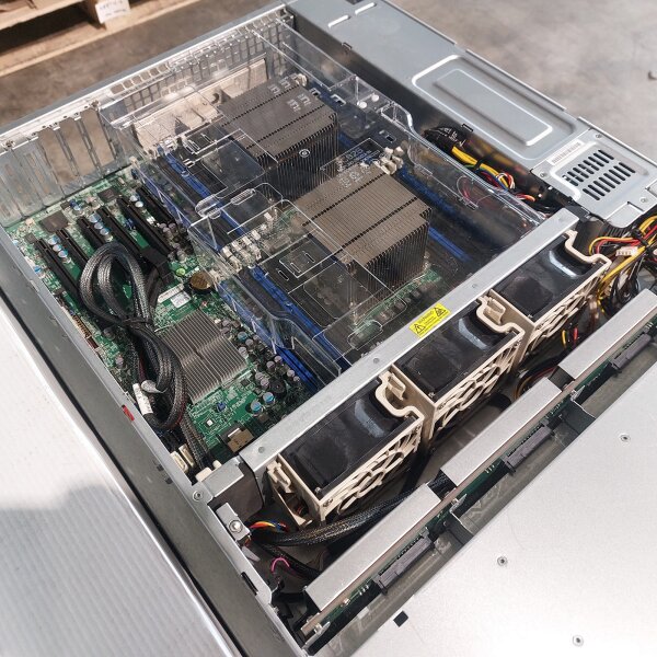 Supermicro CSE-826 X9DRi-LN4F 12X3,5" SAS / S-ATA 2U Red. PSU Server