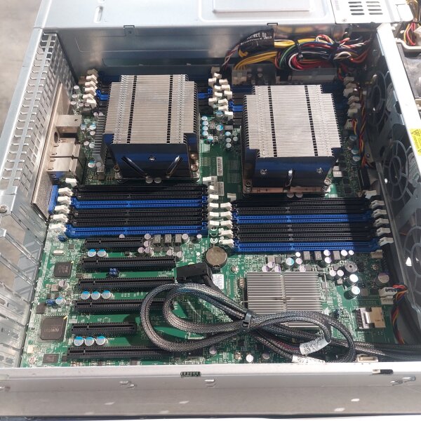Supermicro CSE-826 X9DRi-LN4F 12X3,5" SAS / S-ATA 2U Red. PSU Server