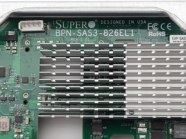 Supermicro CSE-826 - 2HE - BPN-SAS3-826EL1-N4 - 2x PWS-609P-1R2 650 W- mit Caddys (12x) und Ohren