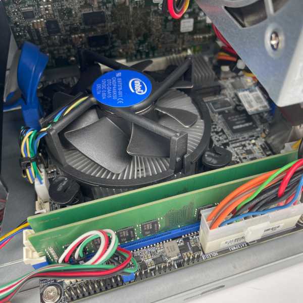 Terra Miniserver G4 Intel Xeon E-2224 32 GB 2666 MHz DDR4 ASR-8405 P11C-I 4x LFF