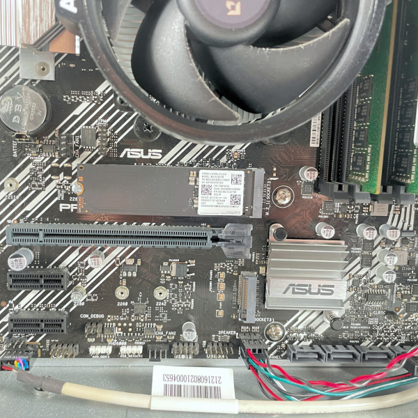 Terra PC Ryzen 5 Pro 5650G 16GB DDR4 512GB NVMe SSD Vega 7 Business Desktop PC