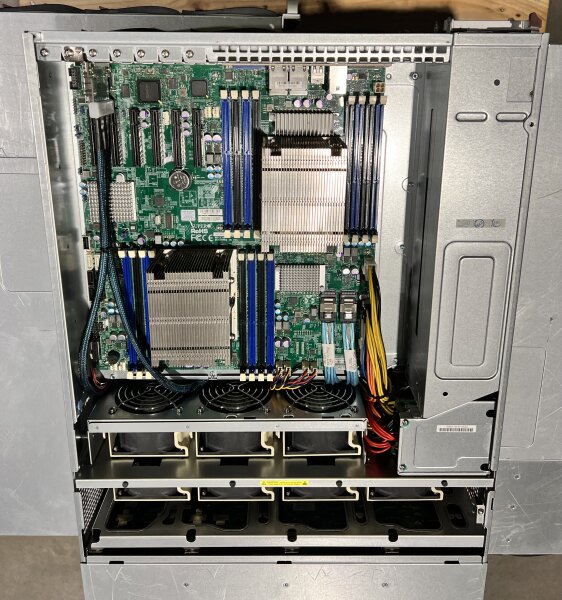 Supermicro CSE-847 X9DRD-7LN4F-JBOD 4U E5-2670 32GB DDR3 ECC 36x3,5" SQ-PSU