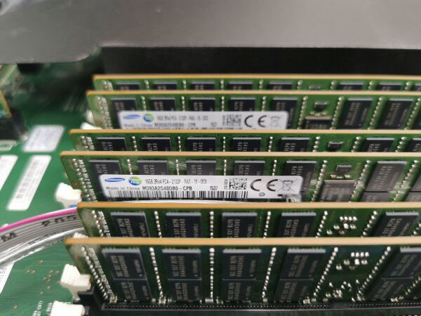 Supermicro CSE-819U X10DRU-i 2x E5-2667 V3 256GB DDR4 2133P 4x3,5" Caddys, Rails